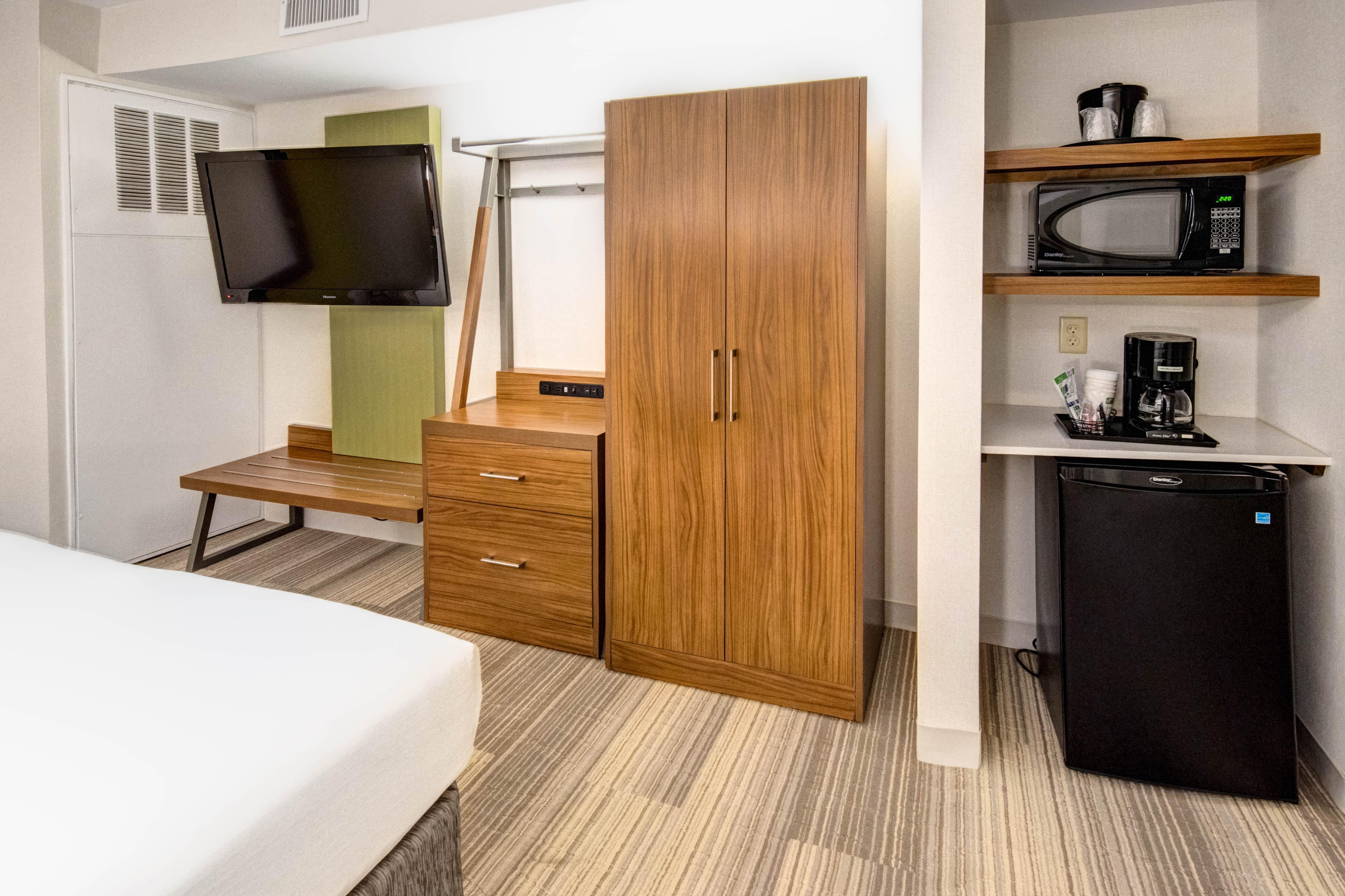 Holiday Inn Express Woodbridge By Ihg Avenel Kültér fotó