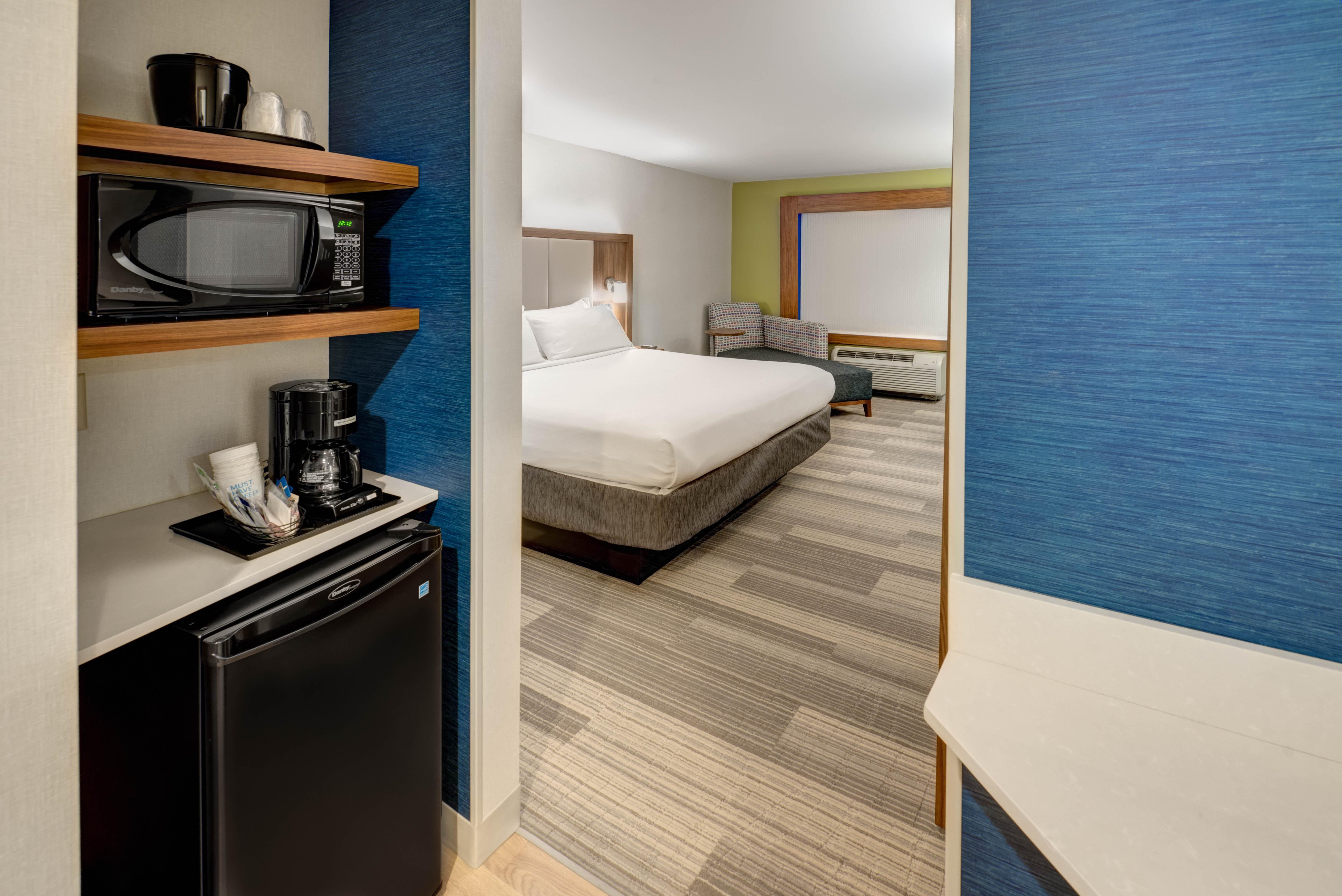 Holiday Inn Express Woodbridge By Ihg Avenel Kültér fotó