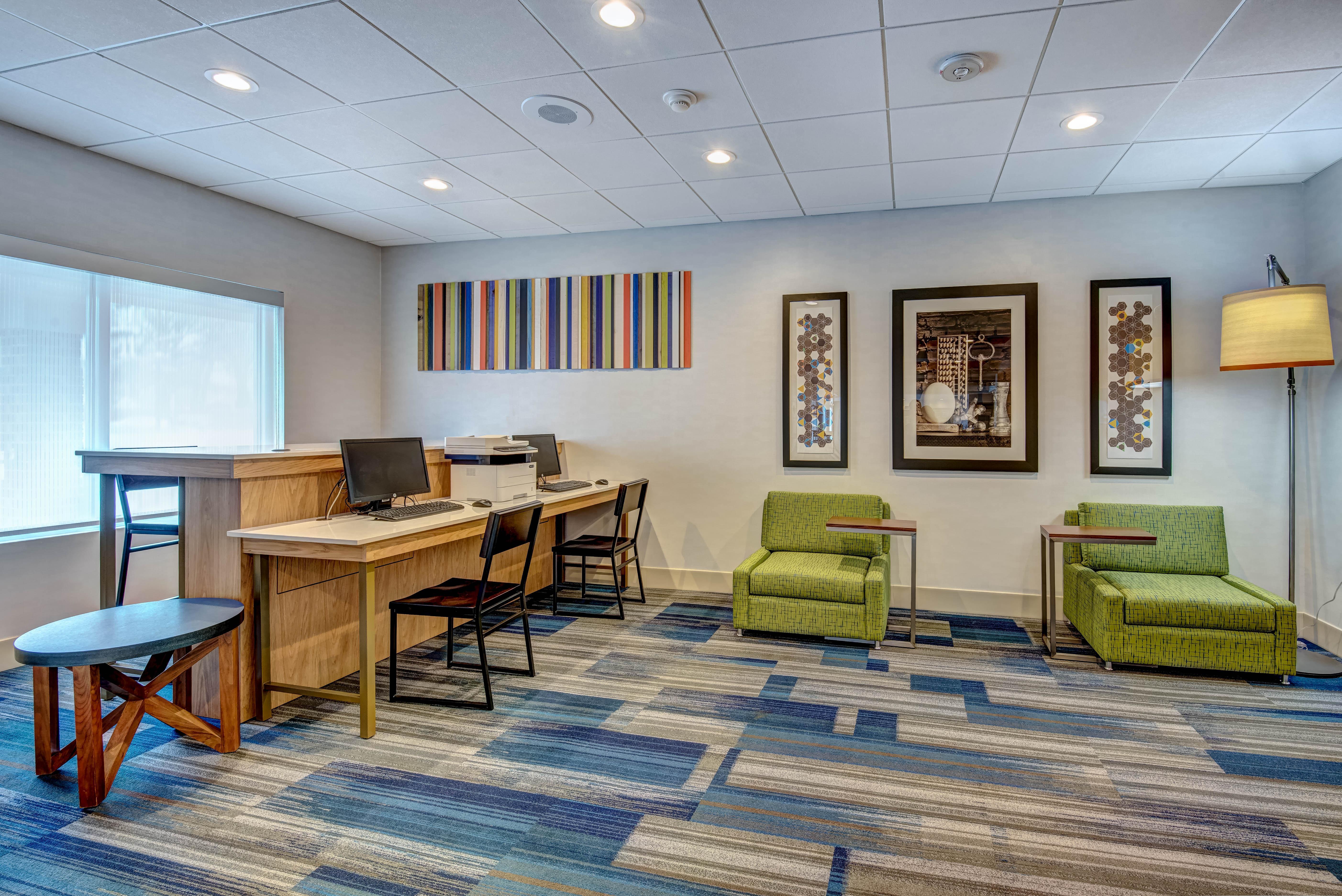 Holiday Inn Express Woodbridge By Ihg Avenel Kültér fotó