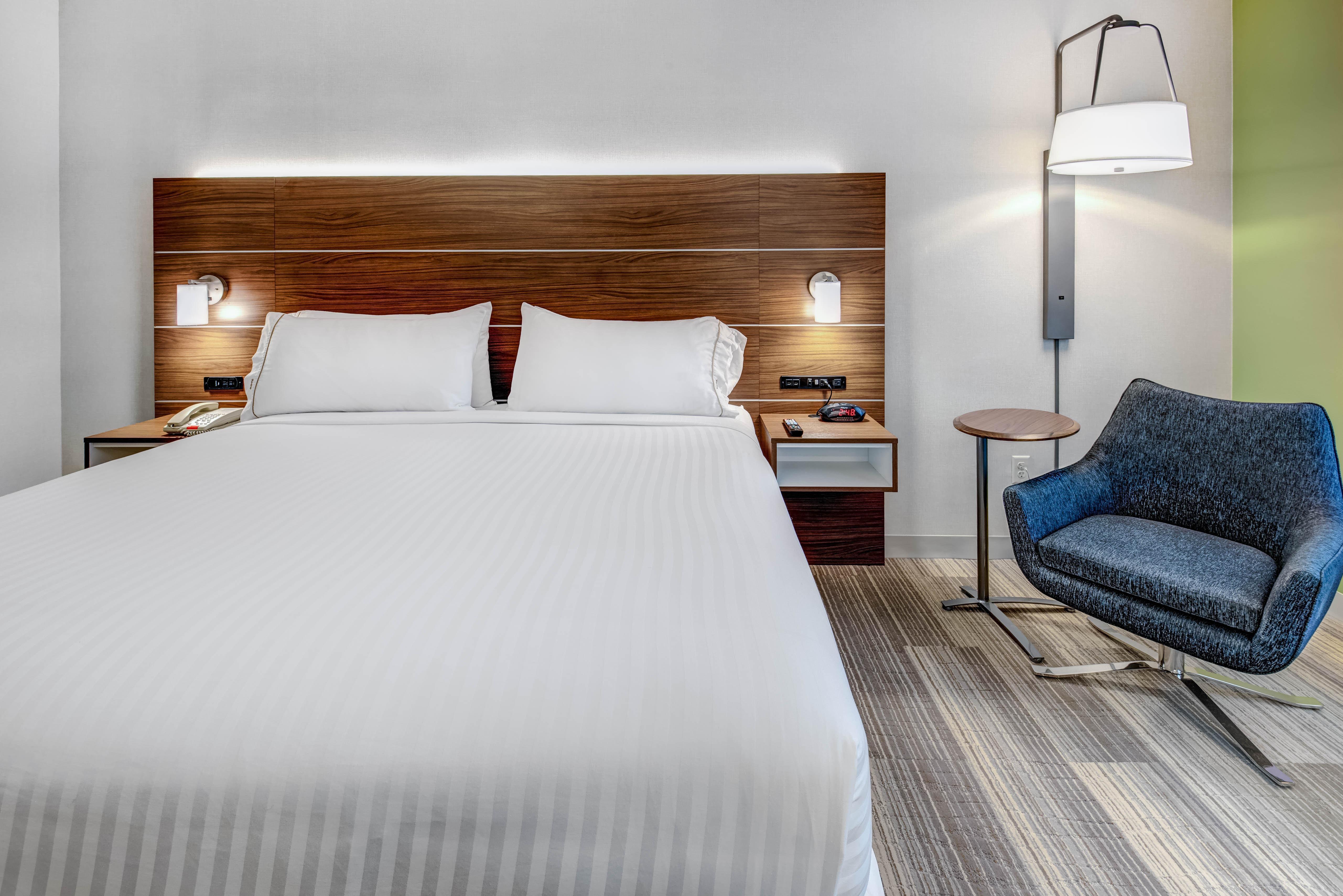 Holiday Inn Express Woodbridge By Ihg Avenel Kültér fotó
