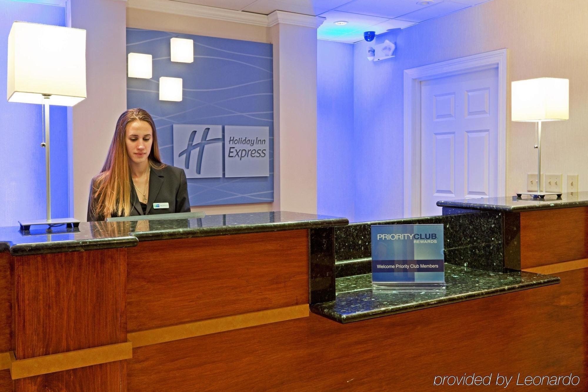 Holiday Inn Express Woodbridge By Ihg Avenel Beltér fotó