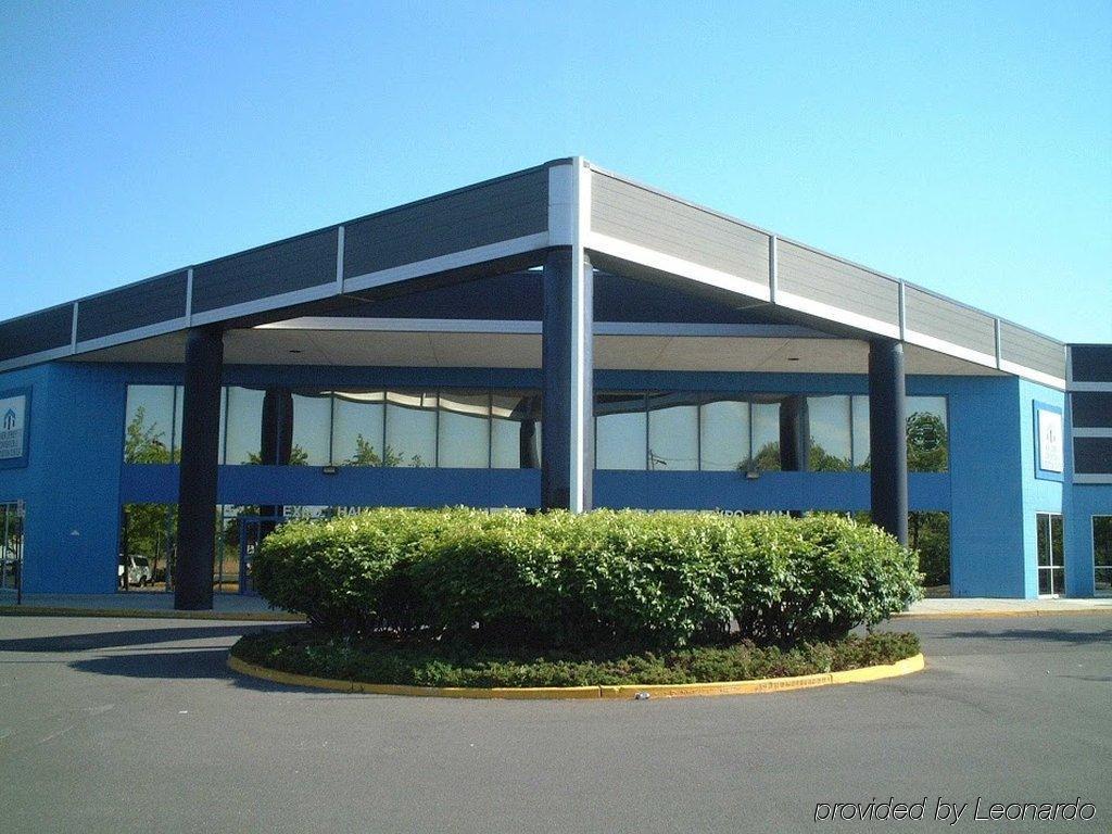 Holiday Inn Express Woodbridge By Ihg Avenel Kültér fotó